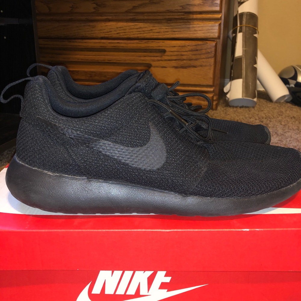 ROSHE RUNS TRIPLE BLACK 10.5